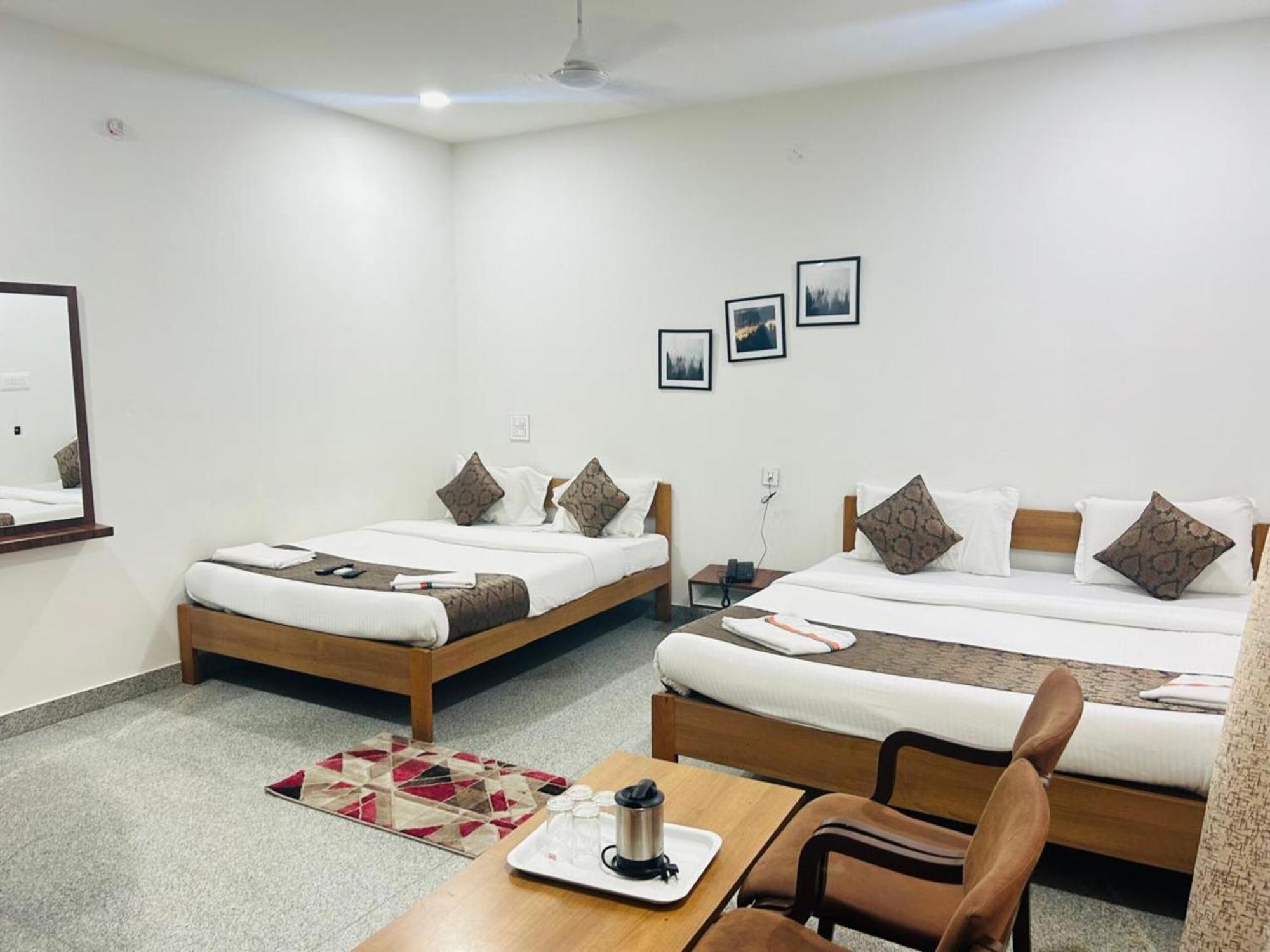 Hotel Queens Comfort מייזור מראה חיצוני תמונה