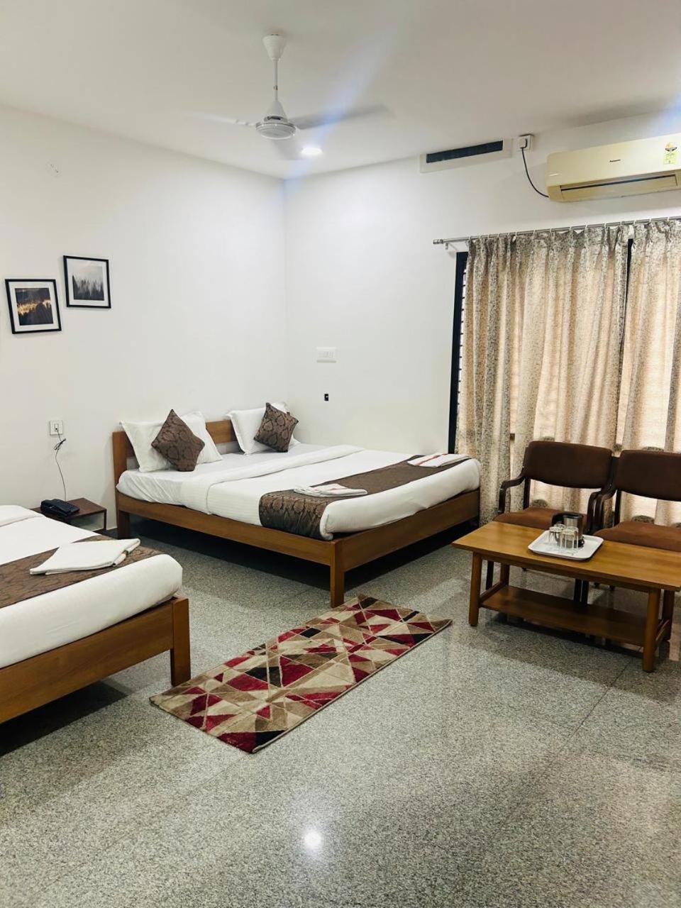 Hotel Queens Comfort מייזור מראה חיצוני תמונה