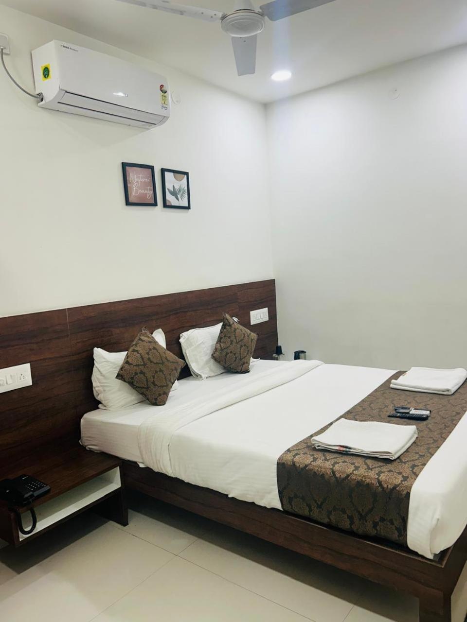 Hotel Queens Comfort מייזור מראה חיצוני תמונה