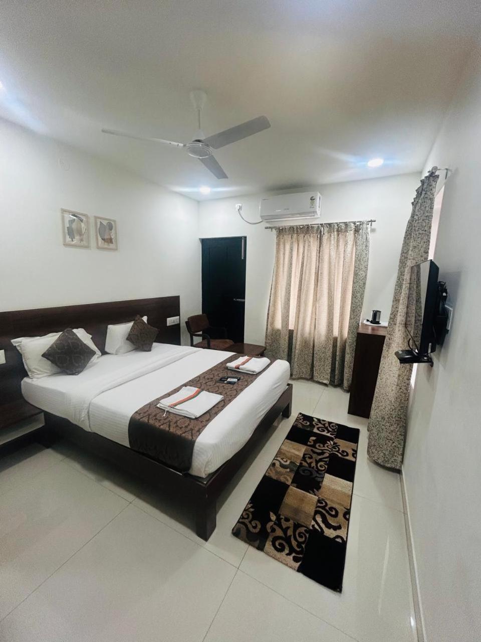 Hotel Queens Comfort מייזור מראה חיצוני תמונה