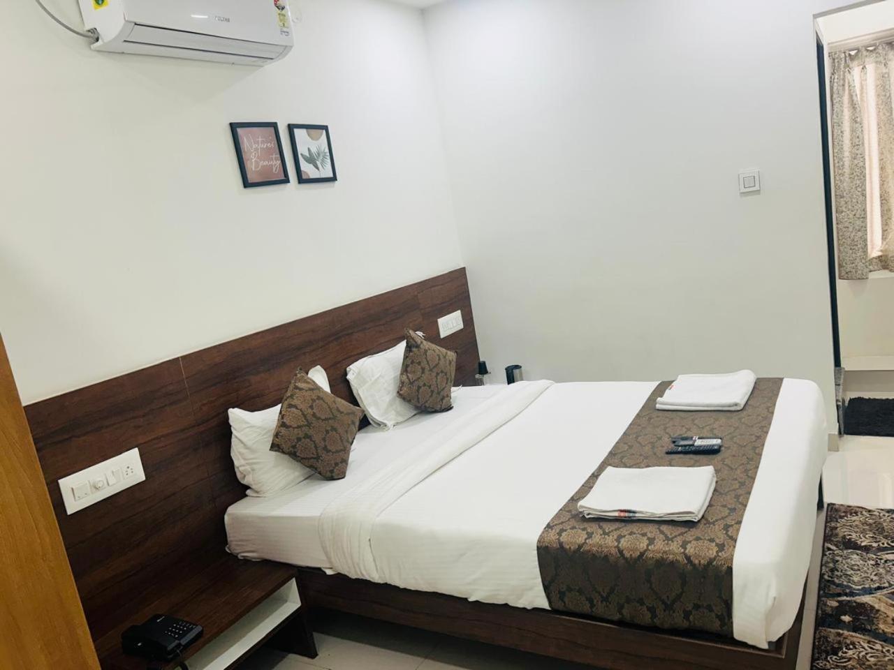 Hotel Queens Comfort מייזור מראה חיצוני תמונה