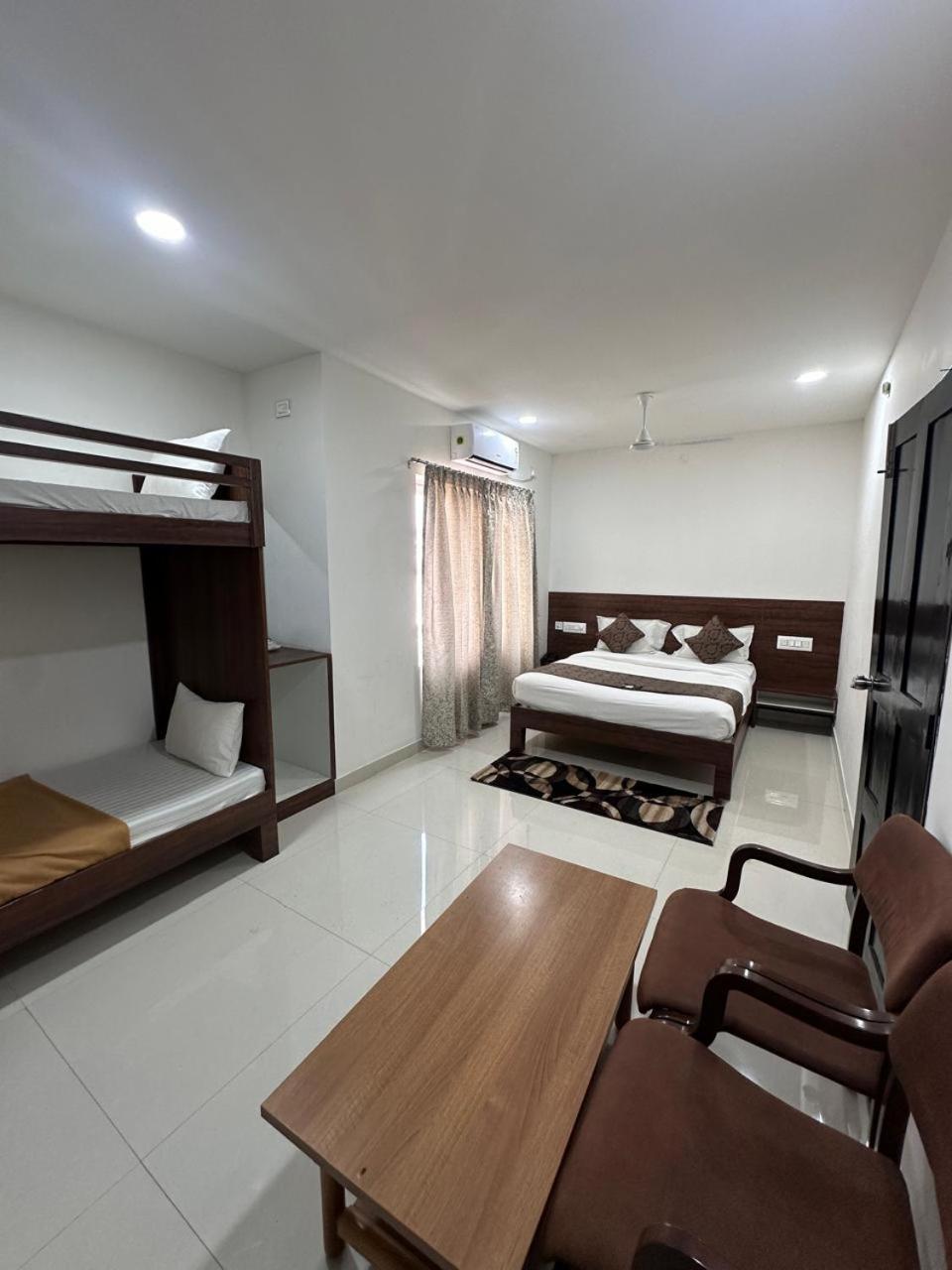 Hotel Queens Comfort מייזור מראה חיצוני תמונה