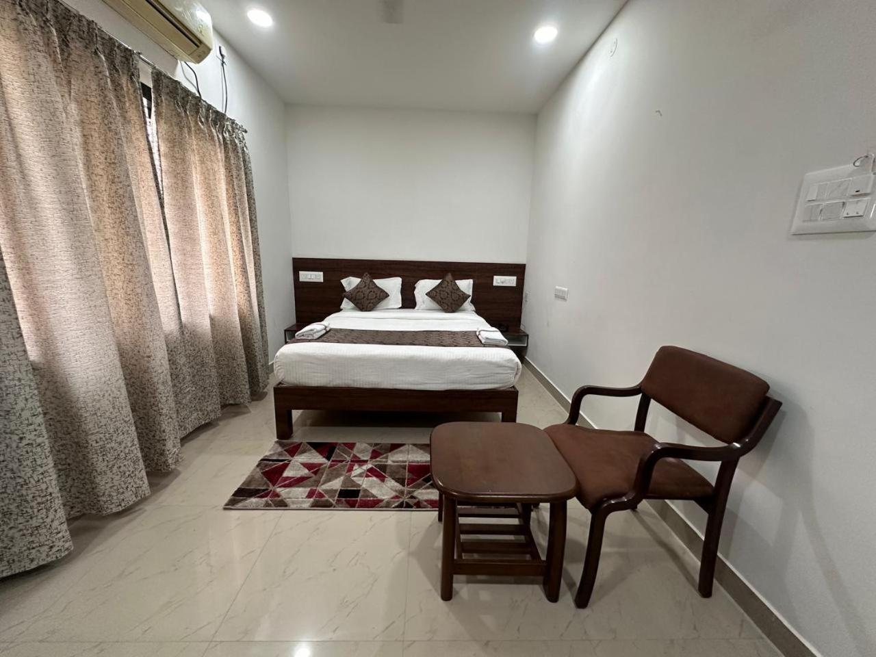 Hotel Queens Comfort מייזור מראה חיצוני תמונה