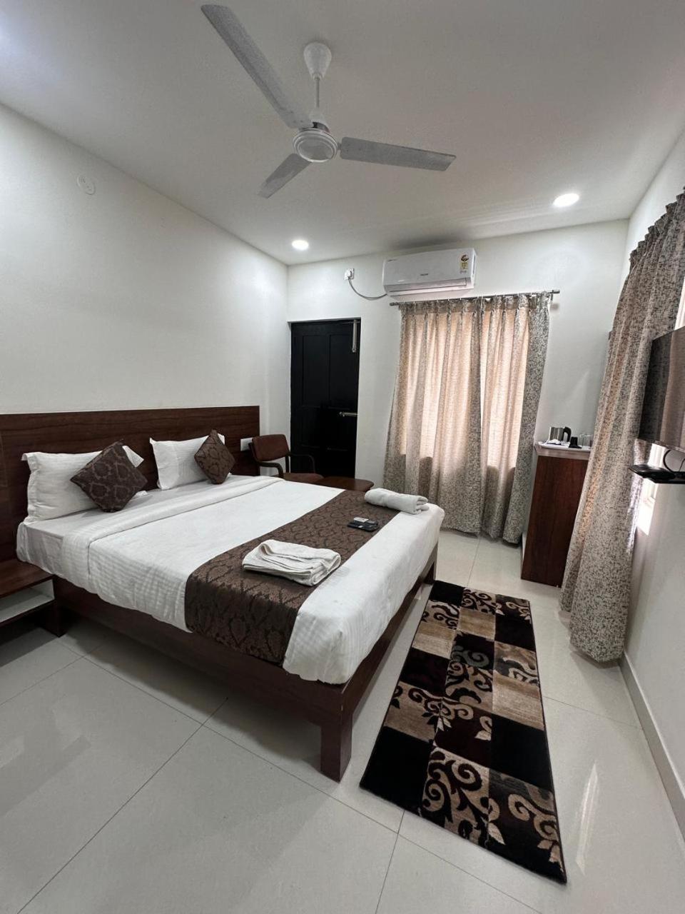 Hotel Queens Comfort מייזור מראה חיצוני תמונה