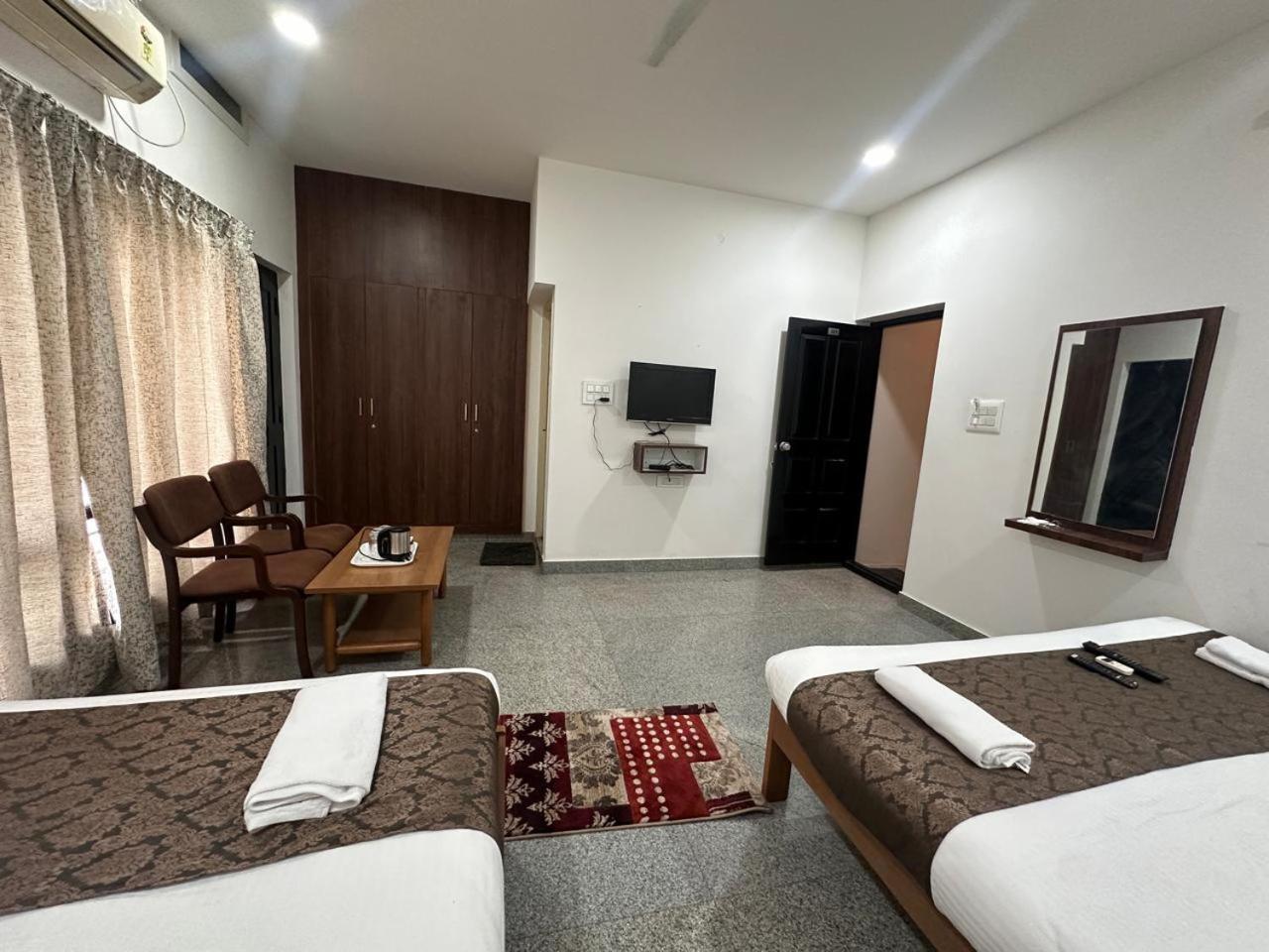 Hotel Queens Comfort מייזור מראה חיצוני תמונה