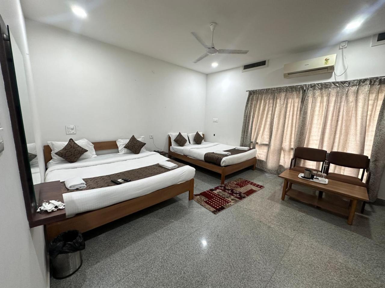 Hotel Queens Comfort מייזור מראה חיצוני תמונה